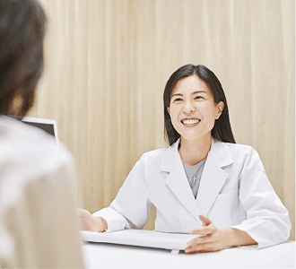 医師による診察の様子