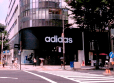 3. アディダス
