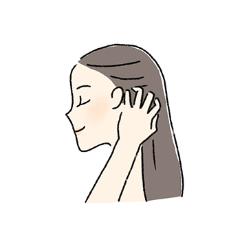 頭の後ろ側からおでこに向かってマッサージするように洗う